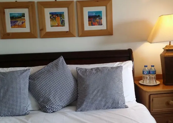 Bed & Breakfast Ross House 4*